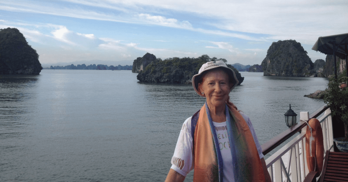 Imagen de Kandy García, de 91 años, que ha visitado más de 70 países sola y ahora lleva a otras mujeres con ella.