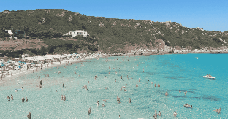 Imagen de una playa cristalina